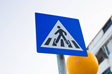 Trafik işareti yaya geçidi