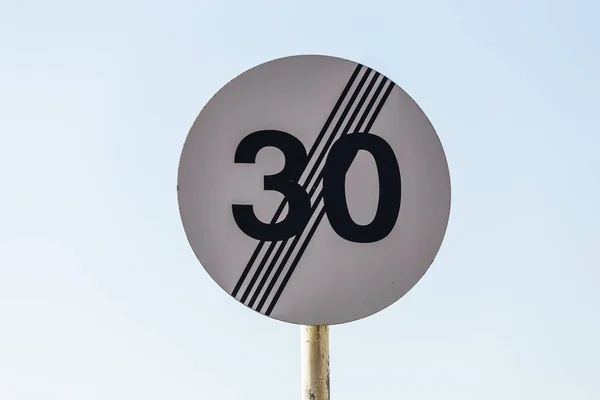 Trafikmärke slutet av hastighetsbegränsning zon — Stockfoto