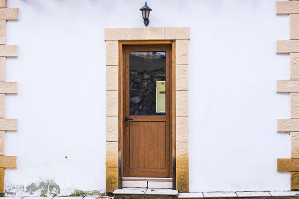 Close up of a front door with square decorative window. — Stock Photo, Image