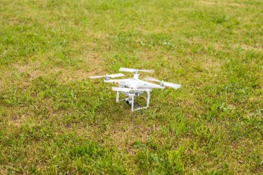 Ufa, Rusya Federasyonu. -6 Haziran 2016: beyaz dron, uçan fotoğraf makinesi ile quadrocopter