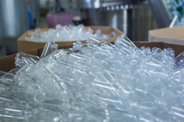 Proceso de fabricación de botellas de plástico —  Fotos de Stock