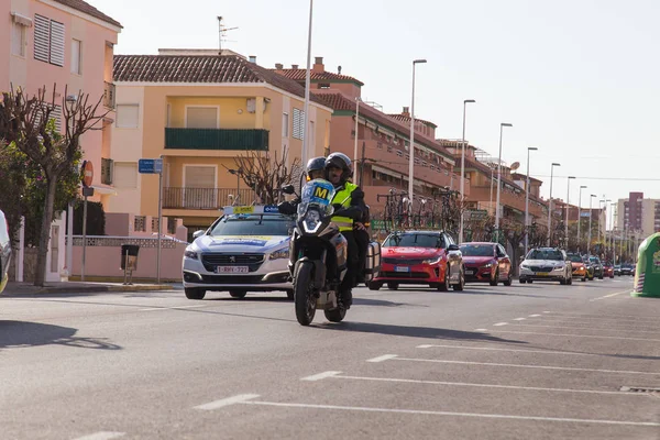 Προορισμό Oropesa Del Mar, Ισπανία - 31 Ιανουαρίου 2018: Υποστήριξη αυτοκίνητα για τον αγώνα ποδηλάτου στο La Vuelta στις 31 Ιανουαρίου 2018 στον προορισμό Oropesa Del Mar, Ισπανία — Φωτογραφία Αρχείου