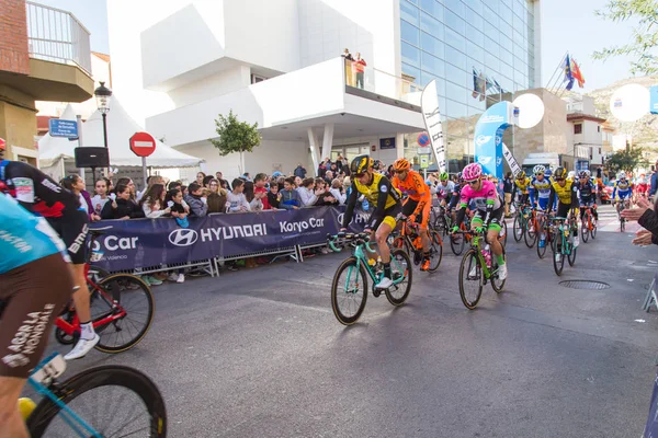 奥罗佩萨 3月, 西班牙-2018年1月31日: 自行车运动员参加在 La Vuelta 的开始自行车比赛在2018年1月31日在奥罗佩萨 Del 3月, 西班牙 — 图库照片