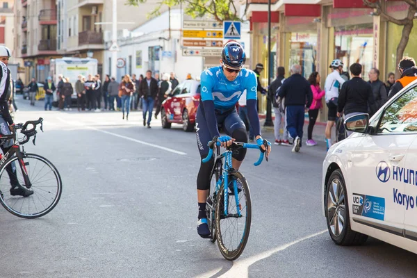 Oropesa Del Mar, Spanien - 31 januari 2018: Cyklister delta i start cykel race i La Vuelta på 31 januari 2018 i Oropesa Del Mar, Spanien — Stockfoto