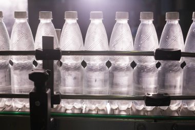 Fabrika - satır işleme ve saf kaynak suyu küçük şişeleri şişeleme şişeleme su su
