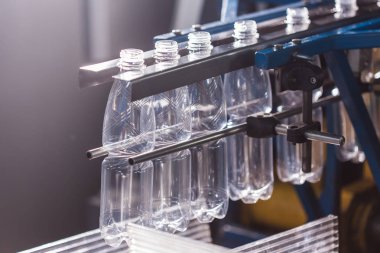 Fabrika - satır işleme ve saf kaynak suyu küçük şişeleri şişeleme şişeleme su su