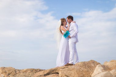 Gelin ve damat bir dağın tepesinde