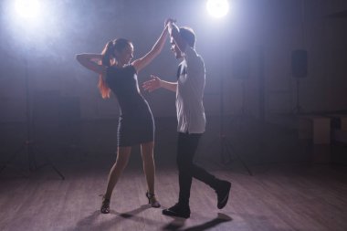 Sosyal danse kizomba veya bachata veya semba ya da taraxia dans güzellik Çift