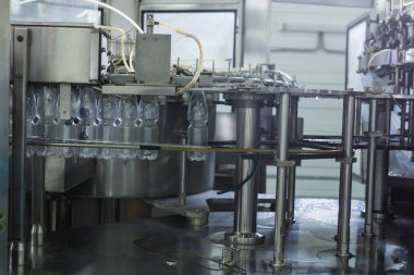 Fabrika - satır işleme ve saf kaynak suyu küçük şişeleri şişeleme şişeleme su su