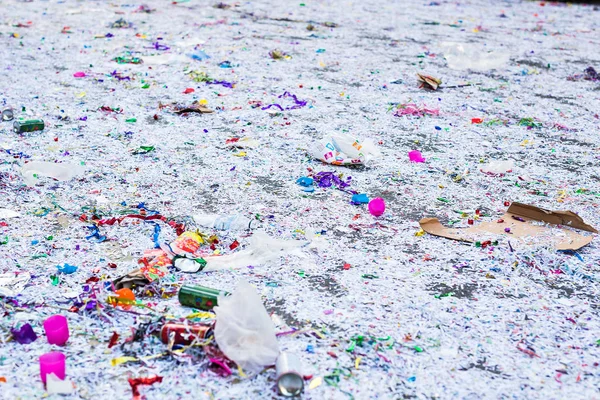 Limassol, Chipre. - 26 Fevereiro 2017 - Rua suja depois de uma festa de carnaval — Fotografia de Stock