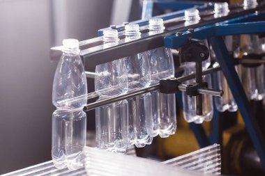 Fabrika - satır işleme ve saf kaynak suyu küçük şişeleri şişeleme şişeleme su su