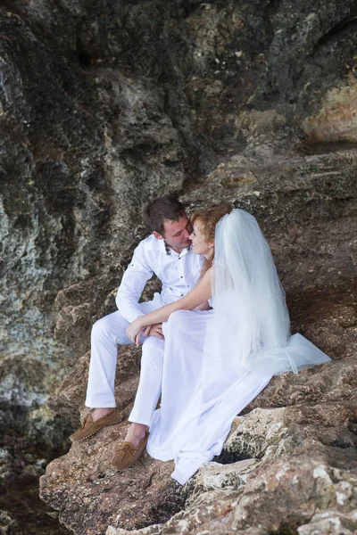 Noiva e noivo em seu dia de casamento — Fotografia de Stock