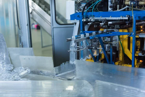 Línea de producción de agua potable en la industria — Foto de Stock