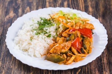tavuk ile yemek mutfağı pirinç