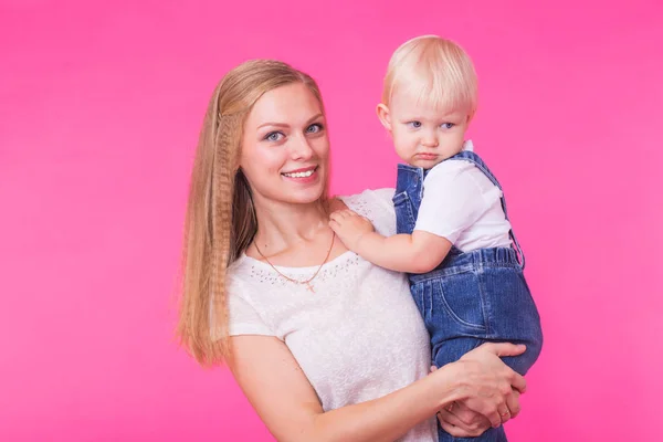 Funny family on pink background. Mother and her daughter girl. Mom and child are having fun. — Stock Photo, Image