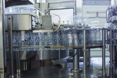 Fabrika - satır işleme ve saf kaynak suyu küçük şişeleri şişeleme şişeleme su su