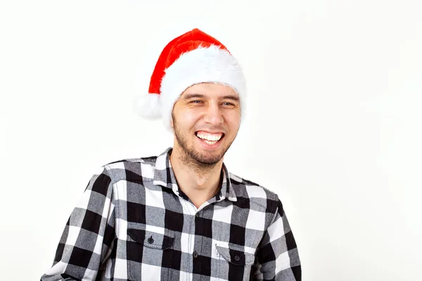 Weihnachten, Winterurlaub und Menschen-Konzept - lustiger emotionaler Mann mit Weihnachtsmann-Hut vor weißem Hintergrund — Stockfoto