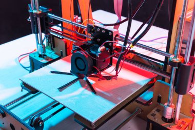 çalışma ve plastik prototip yazdırma 3d printerlere harcama maddeler