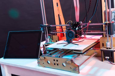 çalışma ve plastik prototip yazdırma 3d printerlere harcama maddeler