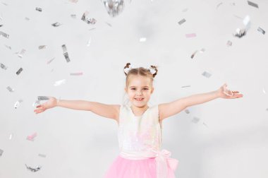 Parti, tatil, doğum günü, yeni yıl ve kutlama konsepti..