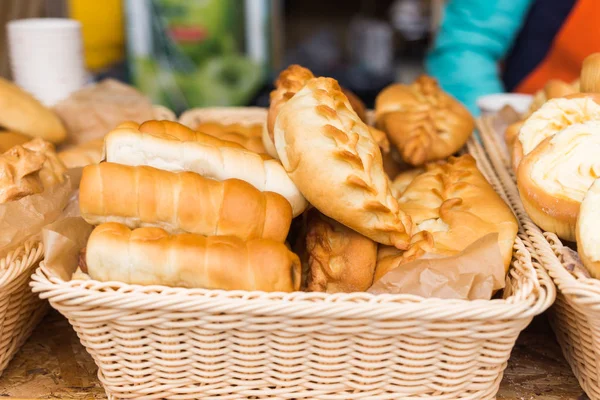 Street food - Färska biffar på livsmedelsmarknaden — Stockfoto