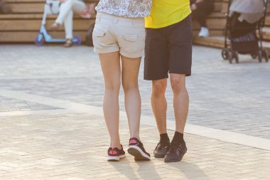 Kizomba, bachata ya da salsa konsepti - açık hava partisinde dans eden güzel çift.