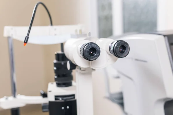 Saúde ocular, prevenção de doenças oculares. Laboratório médico. Medicina e cuidados de saúde, serviços e equipamentos de oftalmologia . — Fotografia de Stock