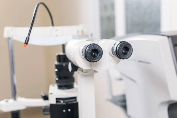 Ooggezondheid, preventie van oogziekten. Medisch laboratorium. Geneeskunde en gezondheidszorg, oogheelkunde en apparatuur. — Stockfoto