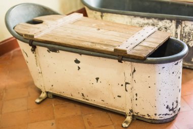 St. Remy de Provence, Fransa - 12 Şubat 2018. Vincent Van Gogh 'un St. Paul de Mausole' daki tımarhanesinde küvetler.