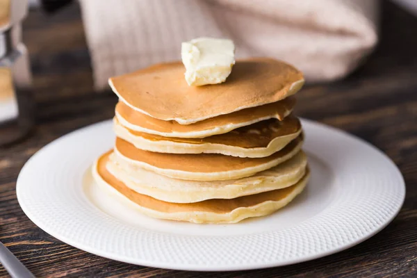 Crêpes américaines maison. Petit déjeuner sain. Style rustique — Photo