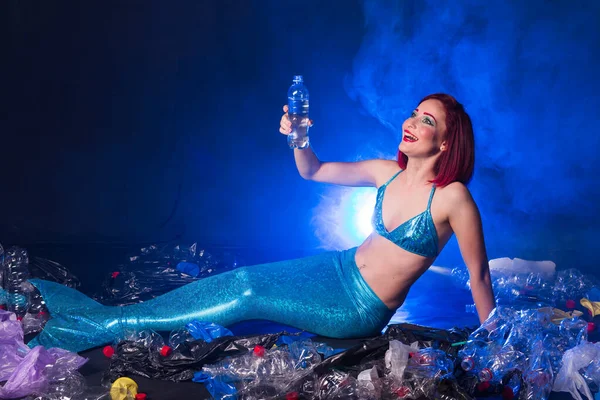 Ocean pollution, rubbish in the water. Stupid fairytale mermaid in dirty ocean. Plastic trash and garbage in water. Environmental problem, plastic bag and bottles polluting planet. — Stock Photo, Image