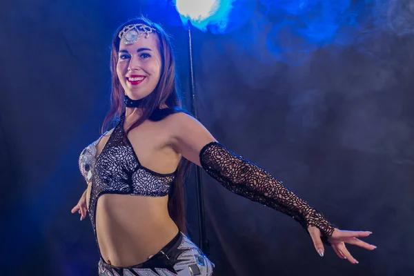 Belly dancer. Young attractive woman dancing tribal fusion on the stage. Oriental exotic dance. — Stock Photo, Image