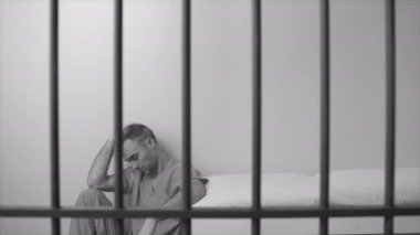 adam tutuklu hapiste