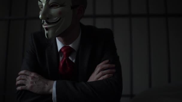 Anonymer Hacker im Gefängnis erschossen — Stockvideo