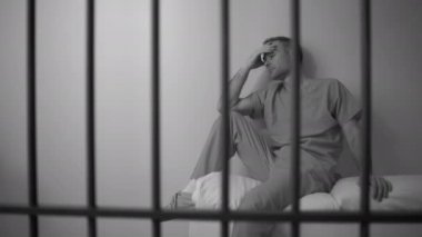 adam tutuklu hapiste