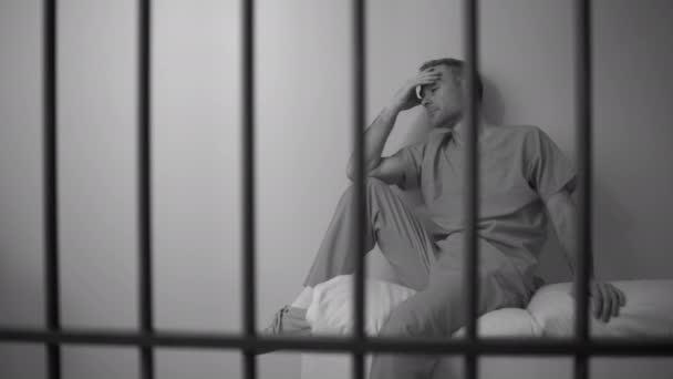 Man inmate in jail — Stock Video