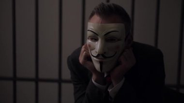 Hapisteki anonim hacker adam görünümünü