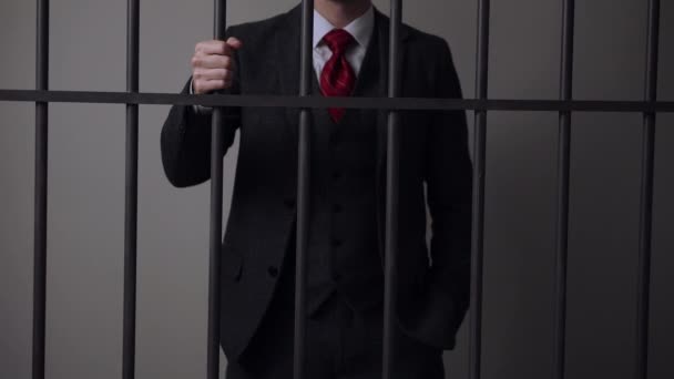 刑務所でホワイト カラーの男性刑事 — ストック動画