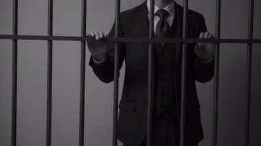 Beyaz yakalı adam suçlu hapishanede