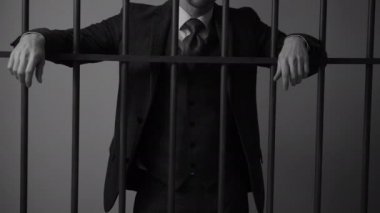 Beyaz yakalı adam suçlu hapishanede