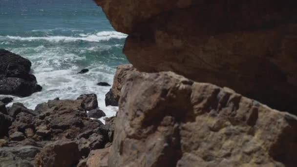 Point Dume praia oceano na Califórnia — Vídeo de Stock