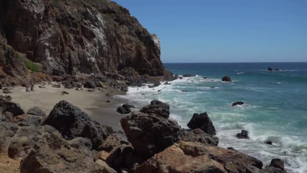 Ocean beach v Kalifornii Point Dume — Stock video
