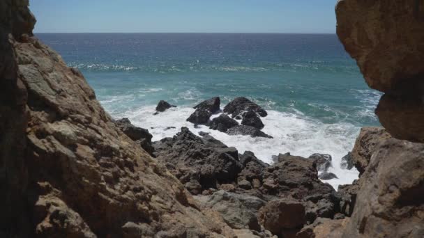 Точка Dume ocean beach в Каліфорнії — стокове відео