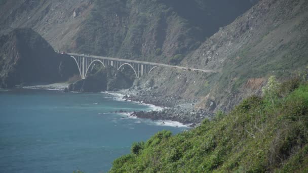 Wide shot of historic bridge along highway 1 — Stock Video