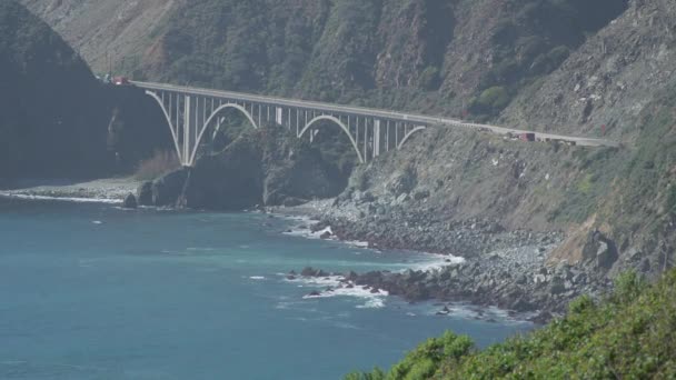 Closer shot of historic bridge in Big Sur — Stock Video