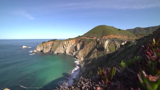 Stunning crane shot of Bixby bridge — Stock Video