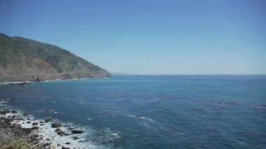 Big Sur kıyısında görünümünü sol pan