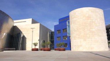 Bilbao Guggenheim giriş düşük bir geniş görünümünü
