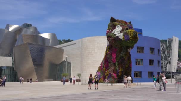 Der welpe von jeff koons im guggenheim bilbao — Stockvideo