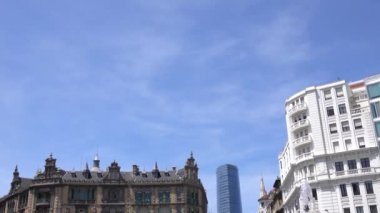 Çeşme Moya Plaza aşağı kaydırmak